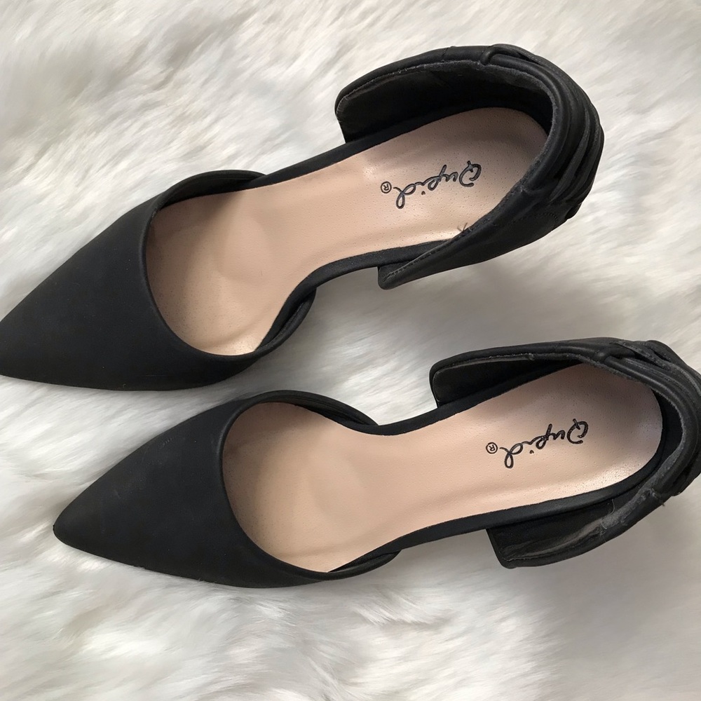 Black pumps - Picture 3 of 4